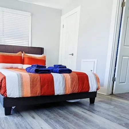 Elegant 1 Bed Montrose - Rome @The Italian Plaza Villa